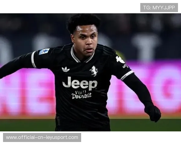 尤文大范围转移至弱侧，麦肯尼顺势射入